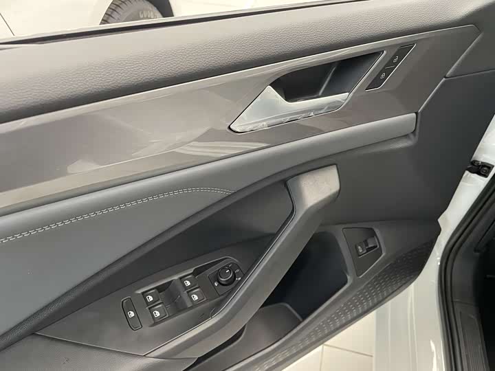 Фото 9 - Volkswagen Sagitar L