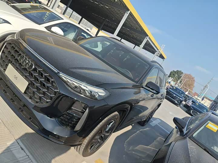 Фото 1 - Audi Q6