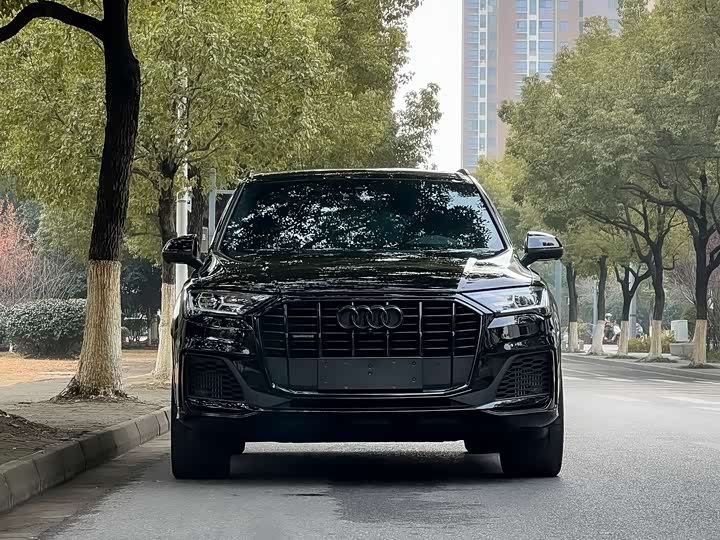 Фото 2 - Audi Q7