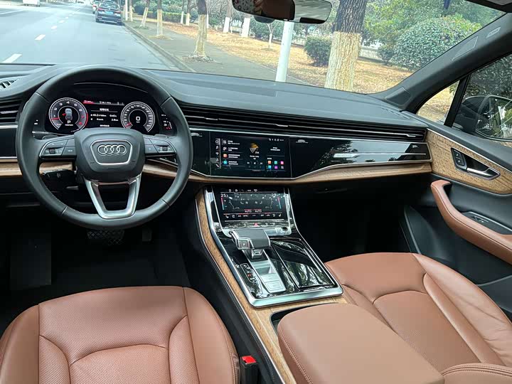 Фото 9 - Audi Q7