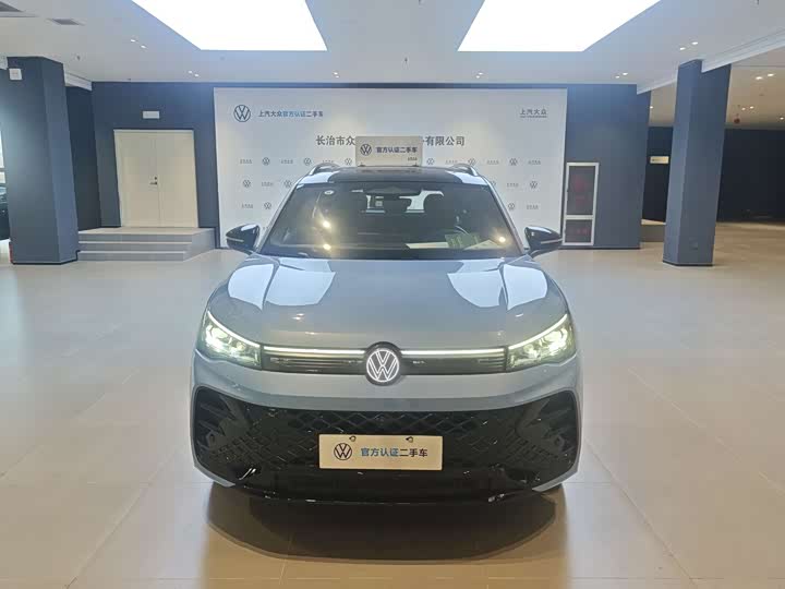 Фото 2 - Volkswagen Tiguan L Pro