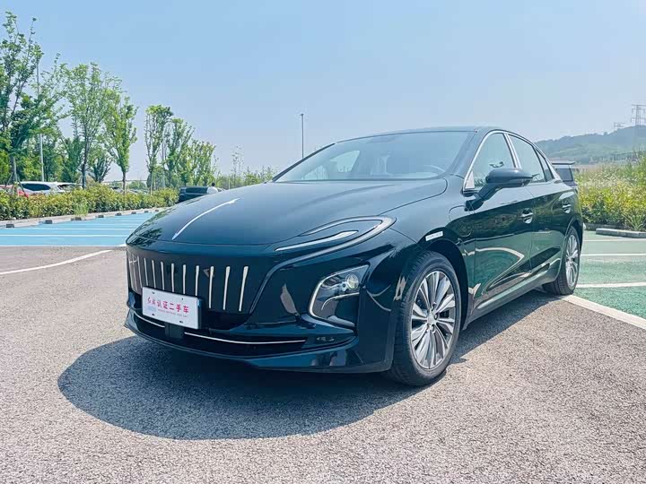 Фото 1 - Hongqi E-QM5