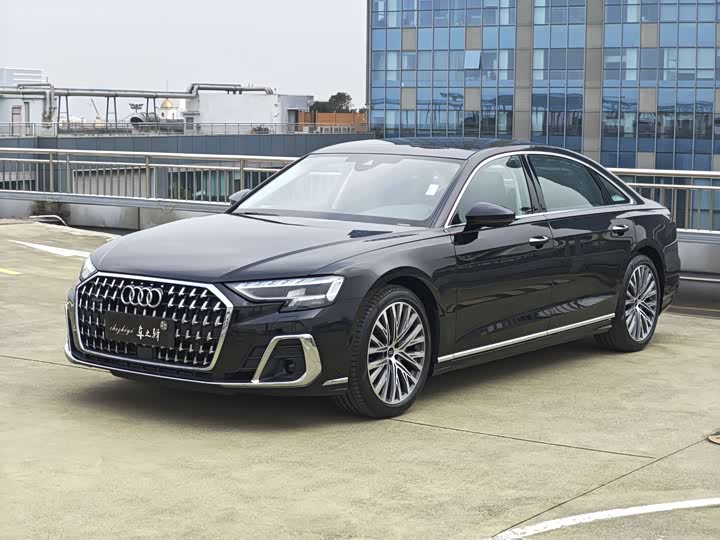 Фото 1 - Audi A8