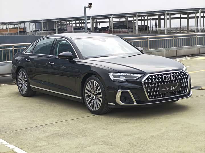 Фото 3 - Audi A8