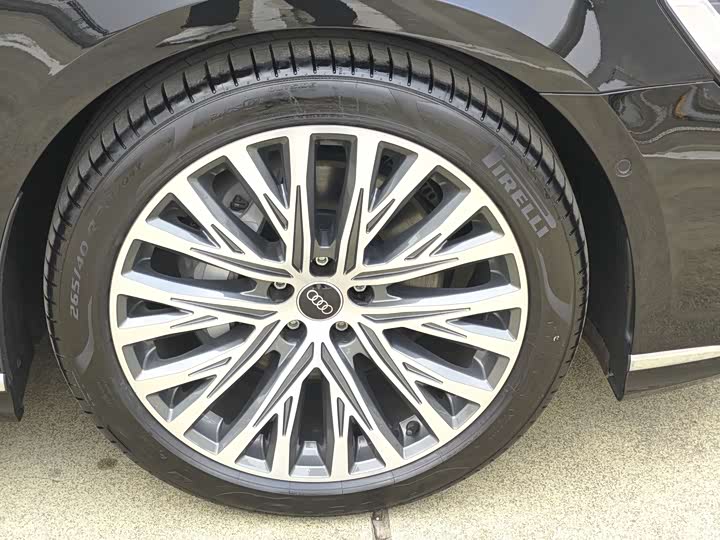 Фото 5 - Audi A8