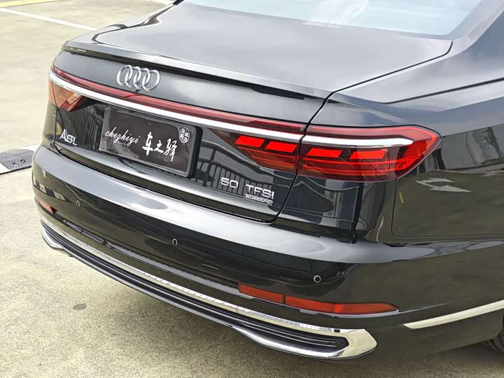 Фото 7 - Audi A8