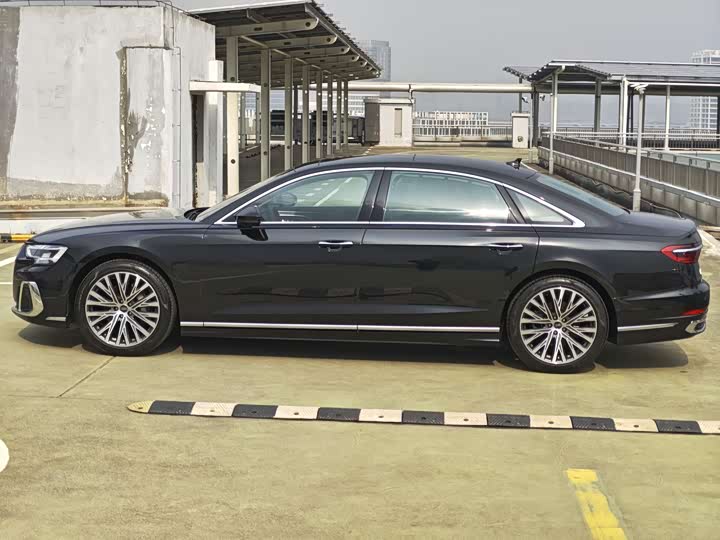 Фото 8 - Audi A8