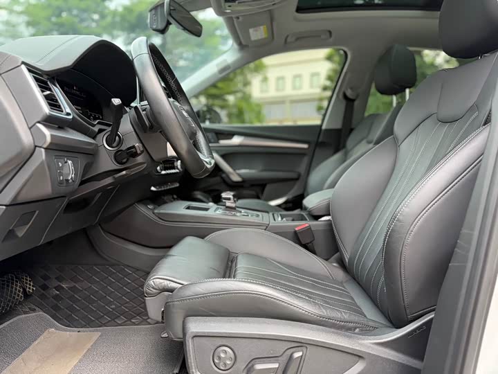 Фото 5 - Audi Q5L