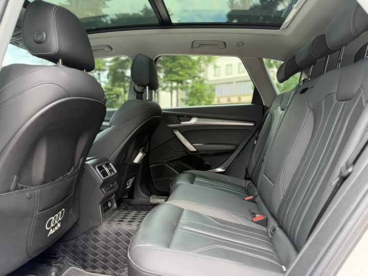 Фото 8 - Audi Q5L