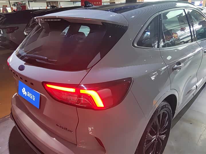 Photo 3 - Ford Escape