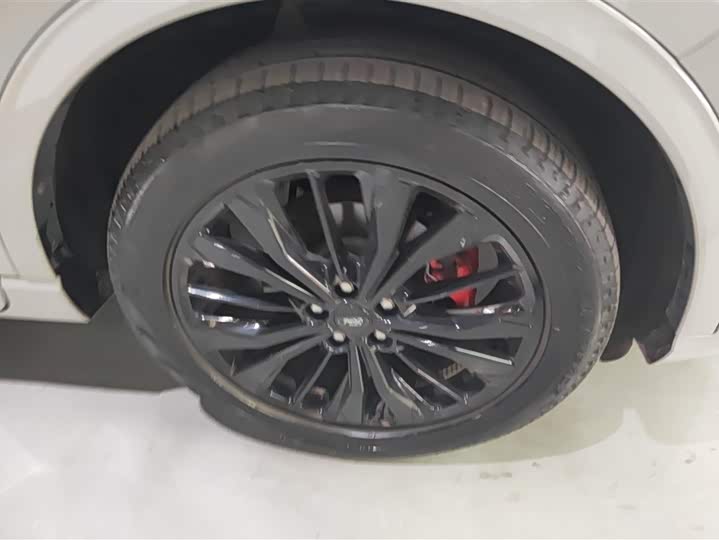 Photo 6 - Ford Escape