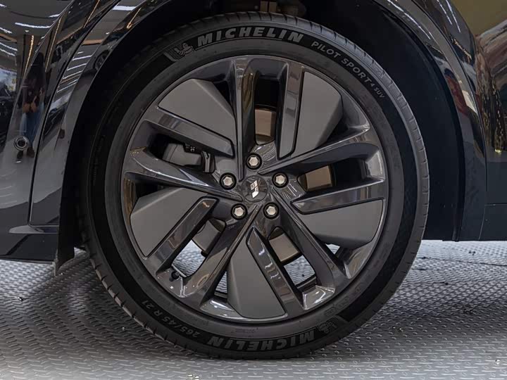 Фото 8 - LiXiang L9