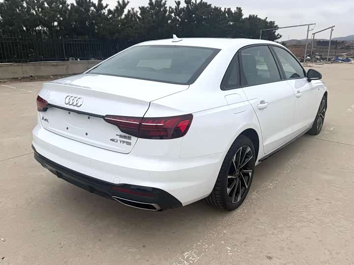 Фото 4 - Audi A4L