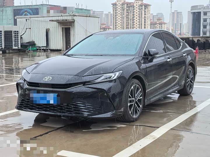 Фото 1 - Toyota Camry