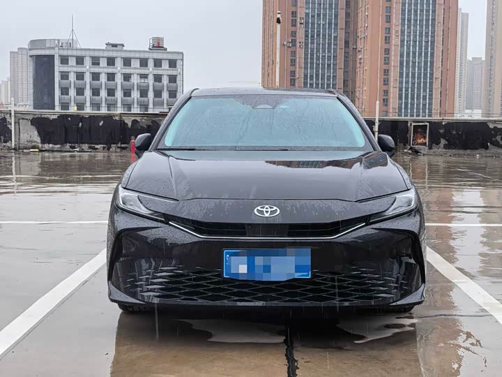 Фото 2 - Toyota Camry