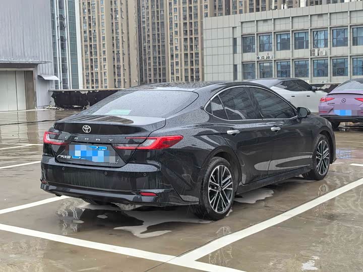 Фото 3 - Toyota Camry