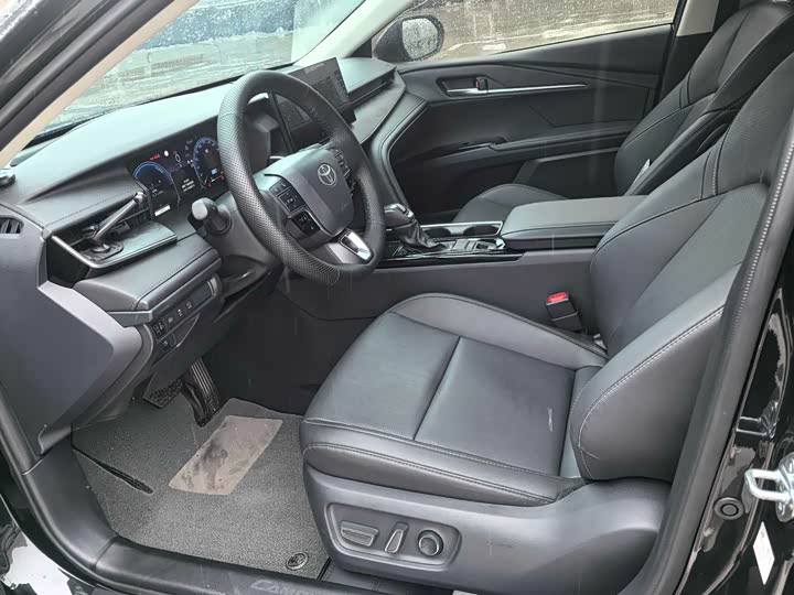 Фото 5 - Toyota Camry