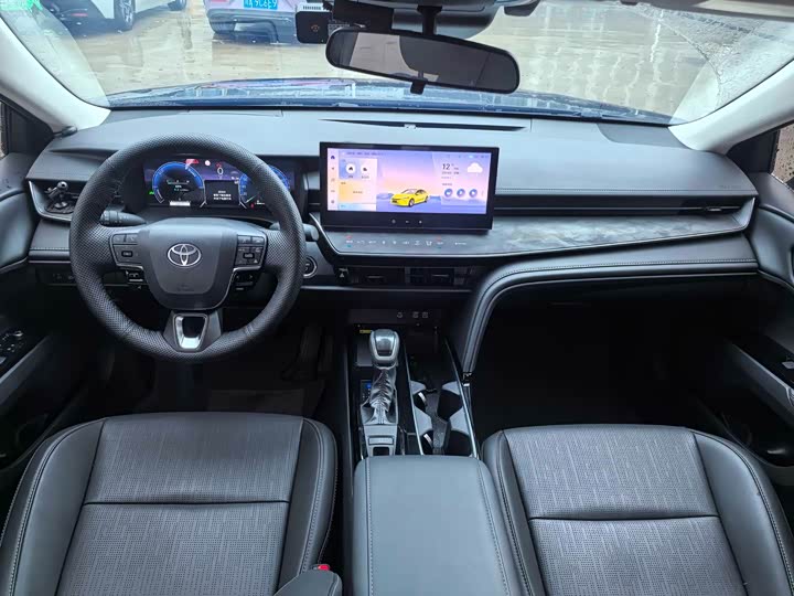 Фото 7 - Toyota Camry