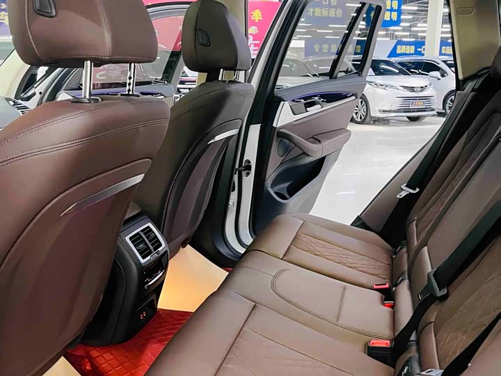 Фото 8 - BMW iX3