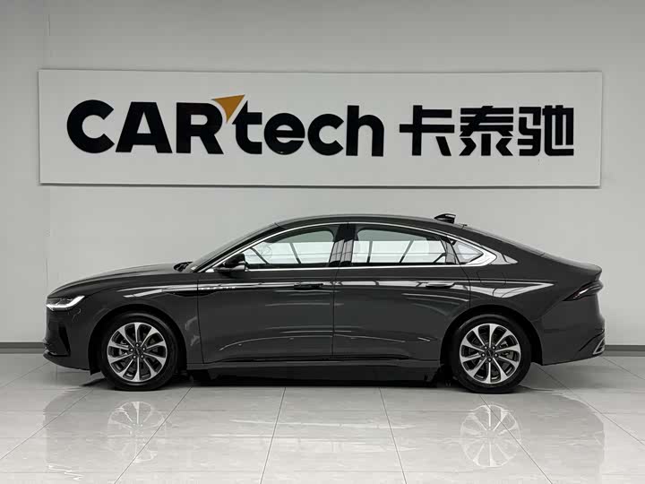 Photo 3 - Lincoln Z (Zephyr)