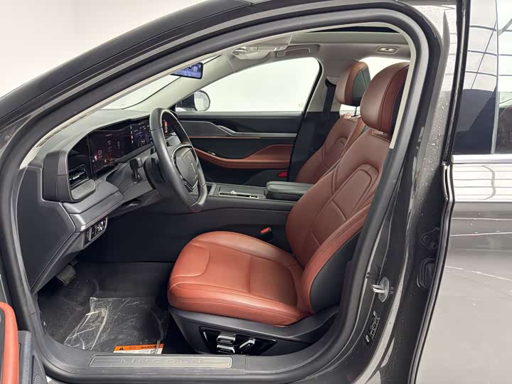 Photo 7 - Lincoln Z (Zephyr)