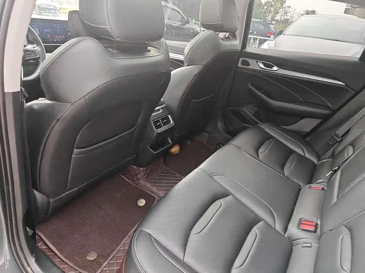 Фото 9 - Geely Preface