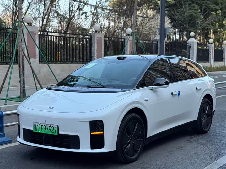 Фото 1 - LiXiang i6