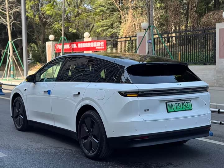 Фото 3 - LiXiang i6