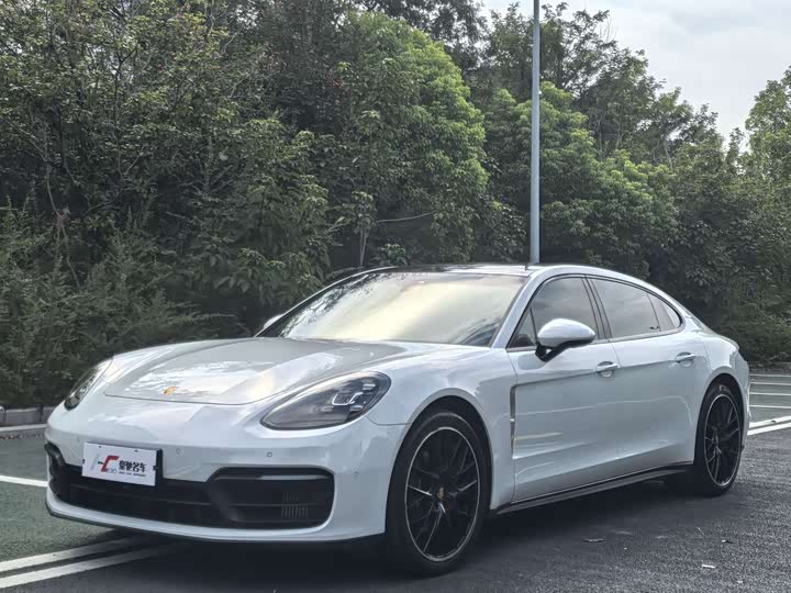 Photo 1 - Porsche Panamera