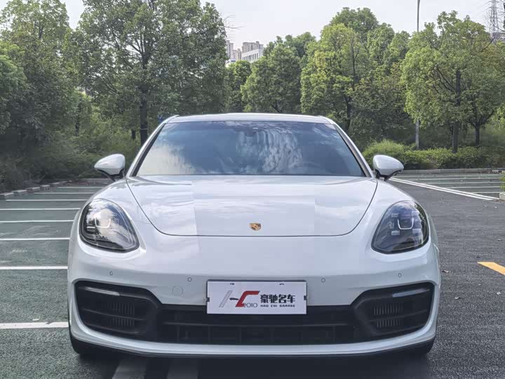Photo 3 - Porsche Panamera