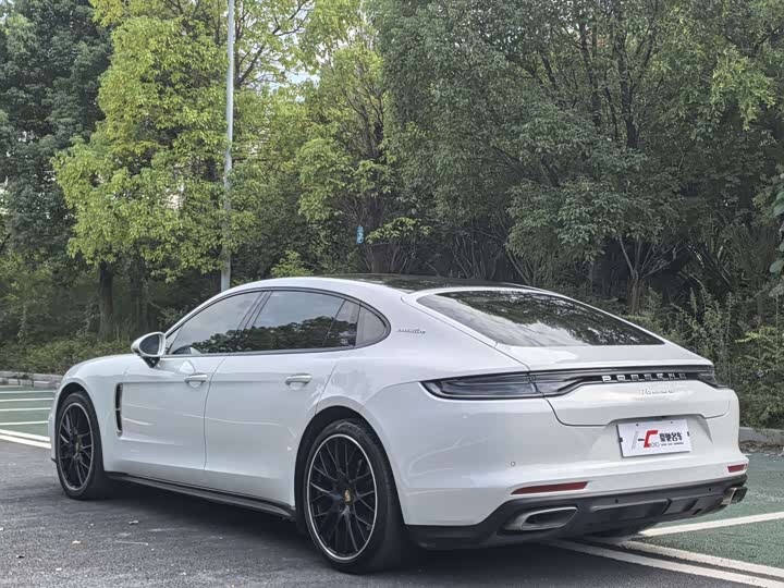 Photo 4 - Porsche Panamera