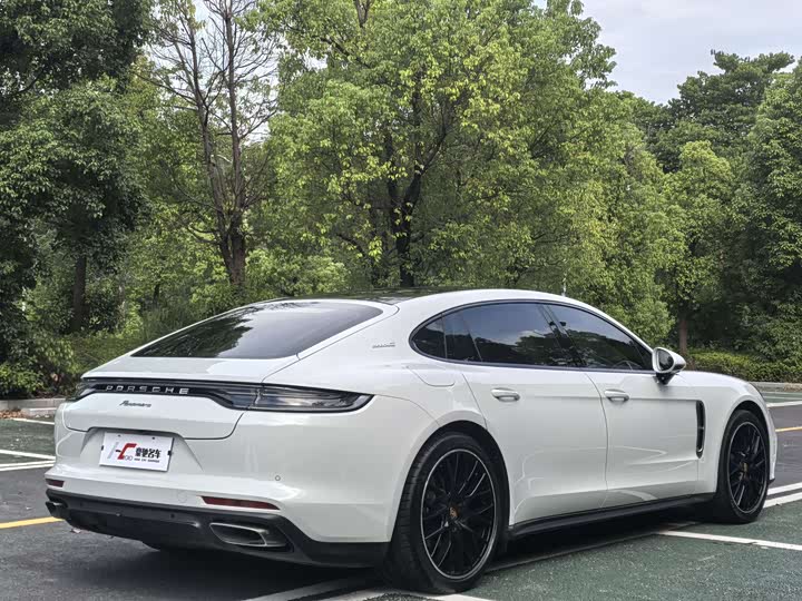 Photo 5 - Porsche Panamera