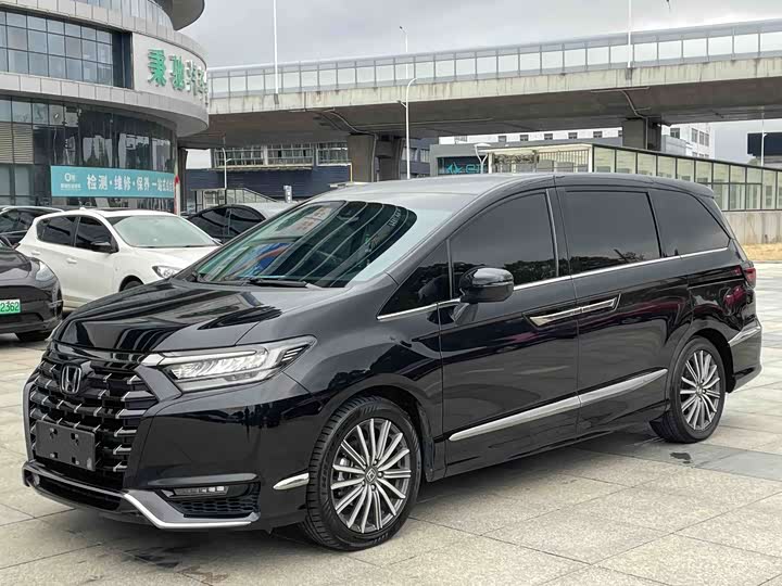 Фото 1 - Honda Elysion