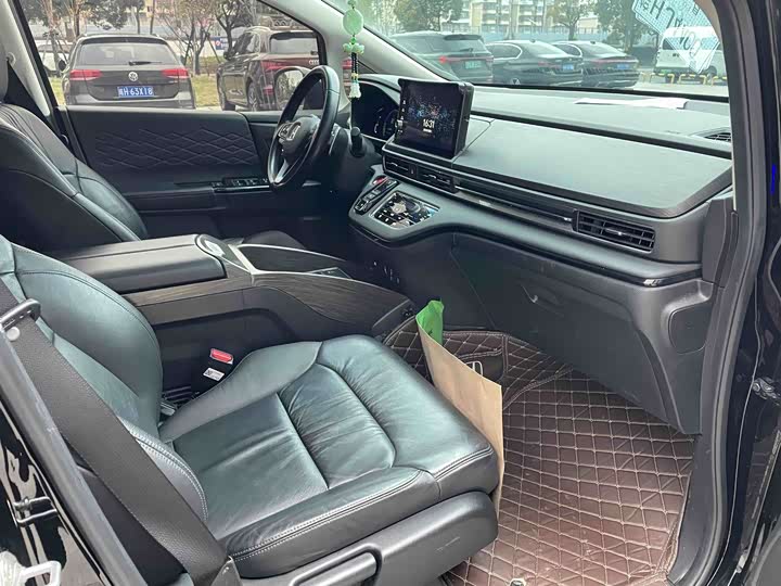 Фото 5 - Honda Elysion