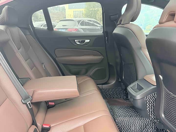 Фото 4 - Volvo S60