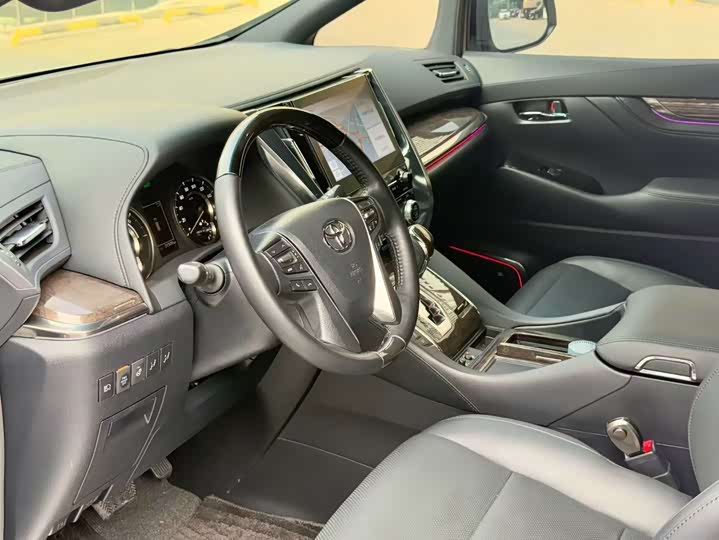 Фото 4 - Toyota Vellfire