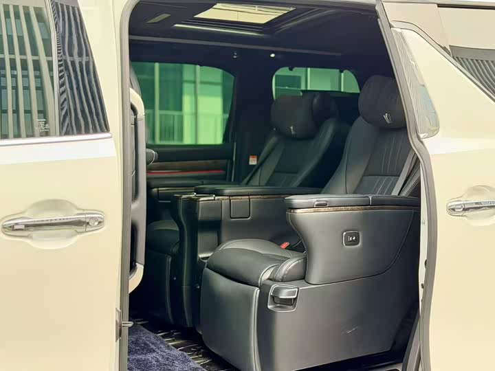 Фото 5 - Toyota Vellfire