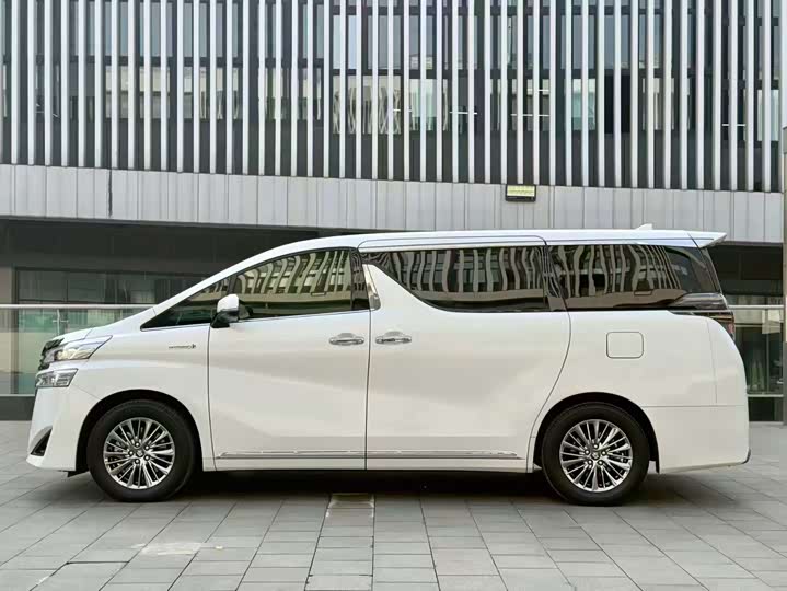 Фото 8 - Toyota Vellfire