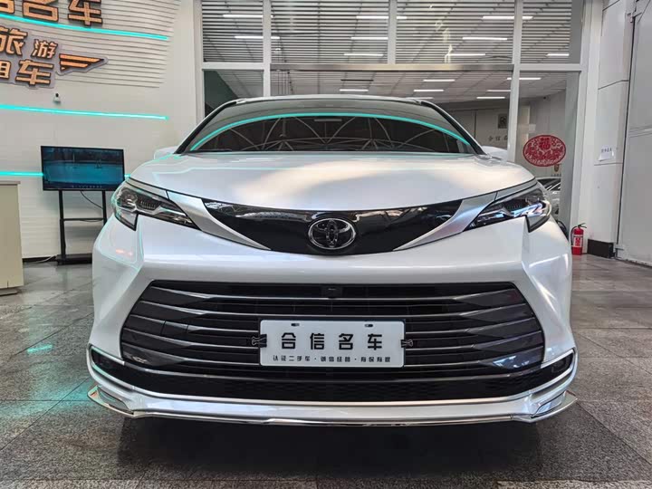 Фото 2 - Toyota Sienna