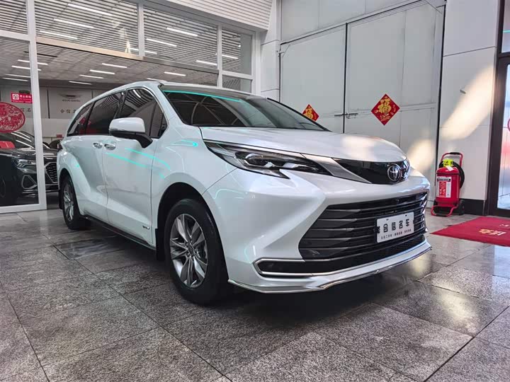 Фото 3 - Toyota Sienna