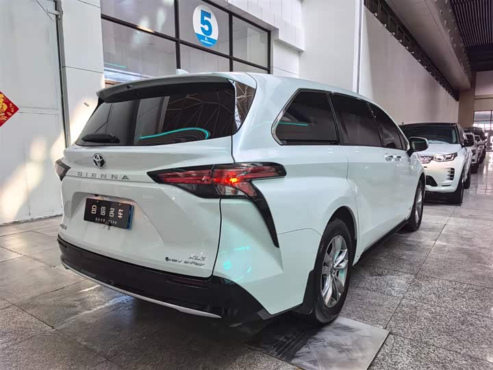 Фото 5 - Toyota Sienna