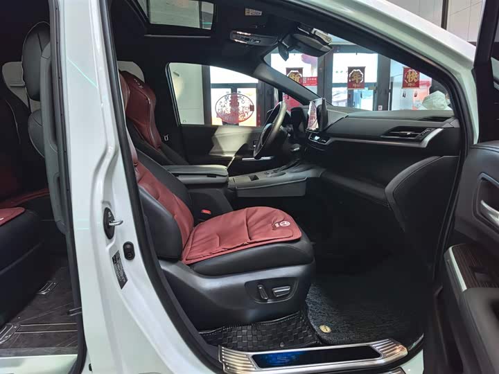 Фото 7 - Toyota Sienna