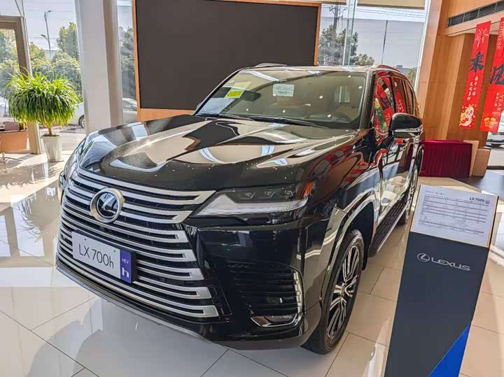Фото 1 - Lexus LX