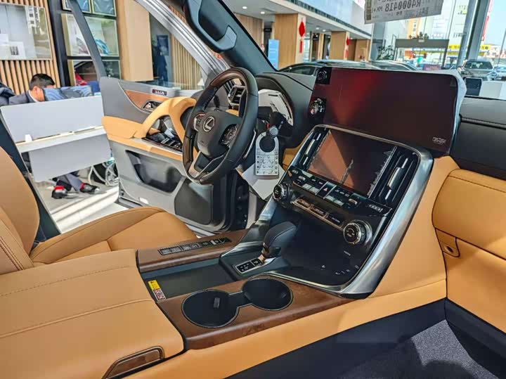 Фото 10 - Lexus LX