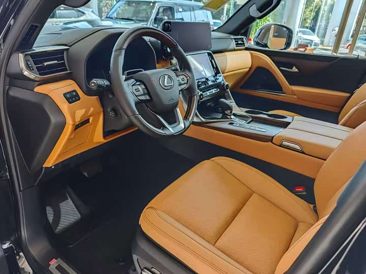 Фото 12 - Lexus LX