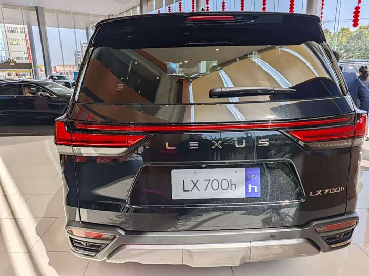 Фото 3 - Lexus LX