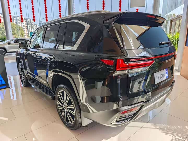 Фото 4 - Lexus LX