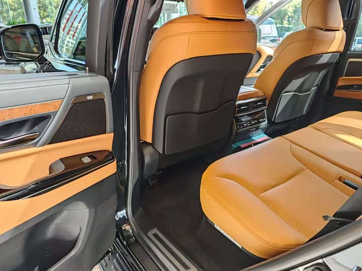 Фото 6 - Lexus LX