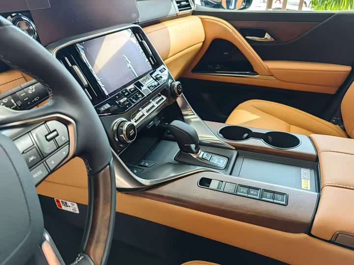 Фото 9 - Lexus LX