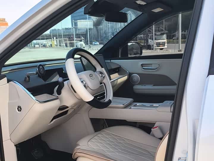 Photo 9 - Toyota bZ3X